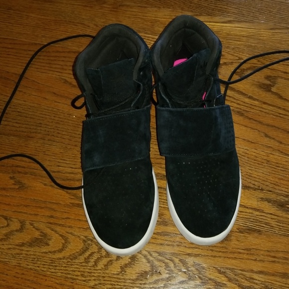 adidas Shoes - Suede Adidas sneakers